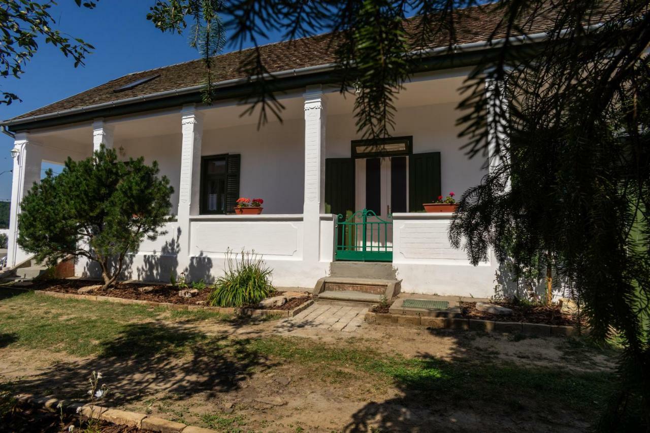 Ferienwohnung Vaj Bisztro Es Vendeghaz Palkonya Exterior foto