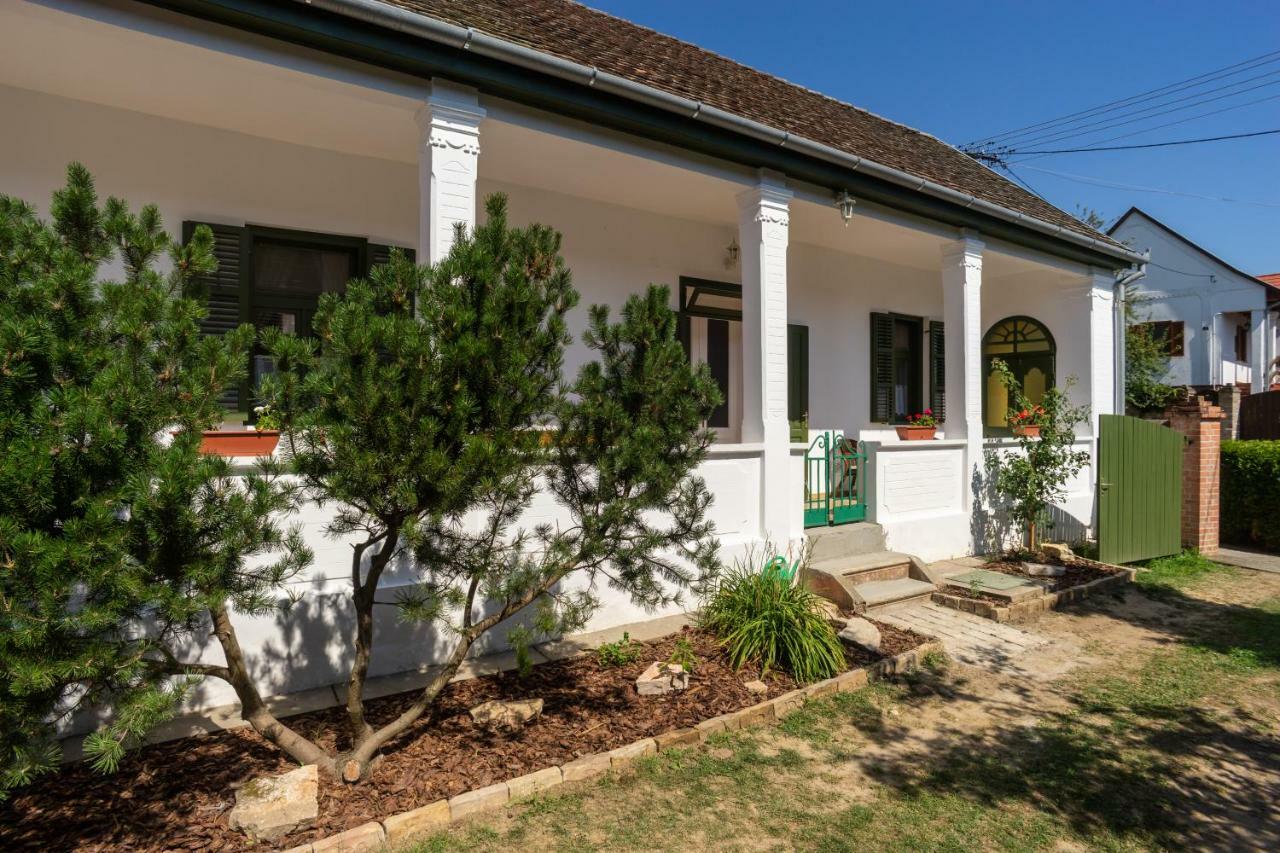 Ferienwohnung Vaj Bisztro Es Vendeghaz Palkonya Exterior foto